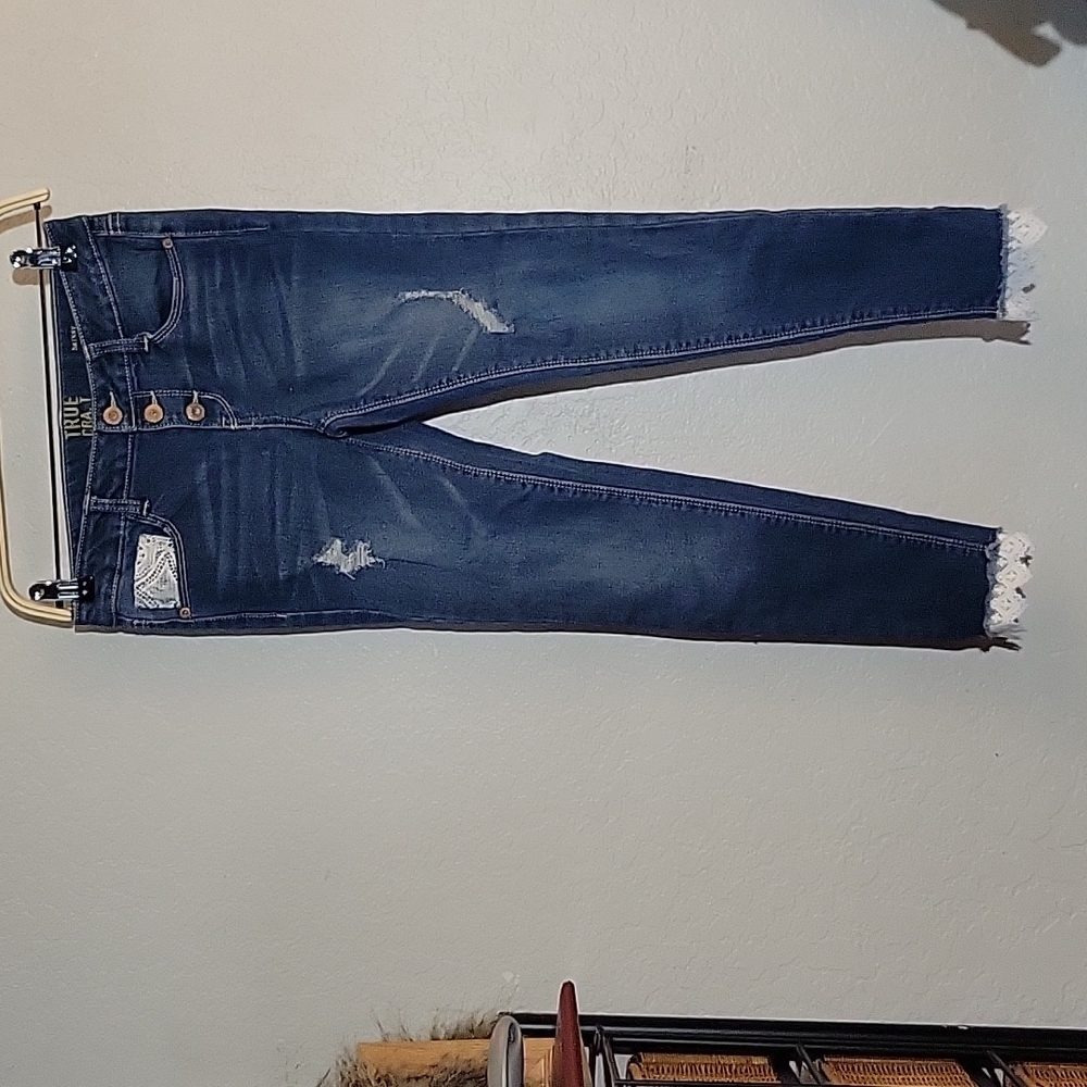 TRUE CRAFT 12 Distressed Skinny Crop Jeans W Lace Detail